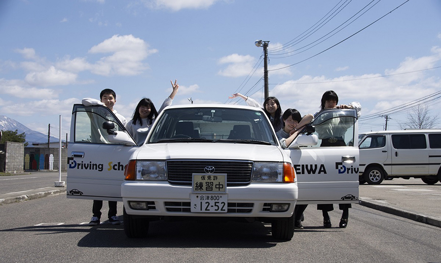 教習生と教習車