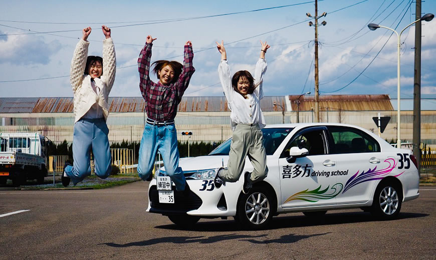 教習車と教習生