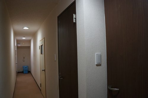 学校寮本館　ルームシェア　廊下