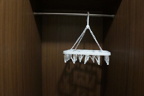 学校寮別館　クローゼット内ピンチハンガー