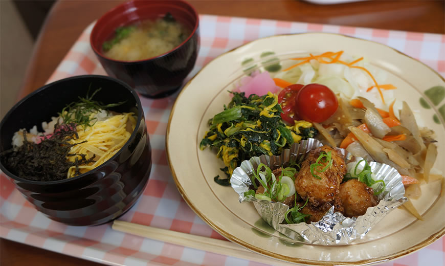 ボリュームたっぷり日替わりランチ