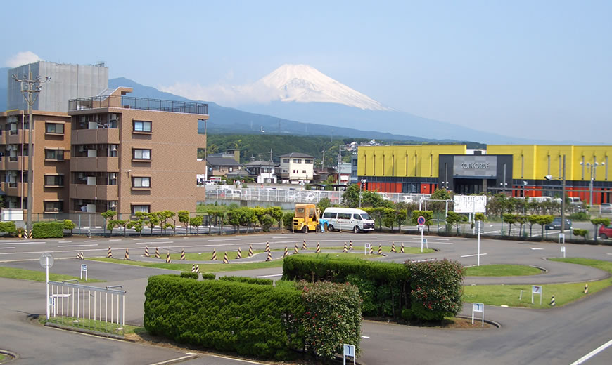 教習コースと富士山